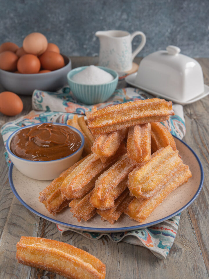 Dolcetti fritti tipici del Sud America, serviti cosparsi di zucchero o da intingere nella cioccolata calda o nel dulche de leche