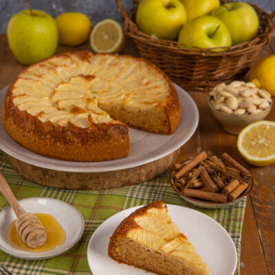 torta di mele servita nel piatto