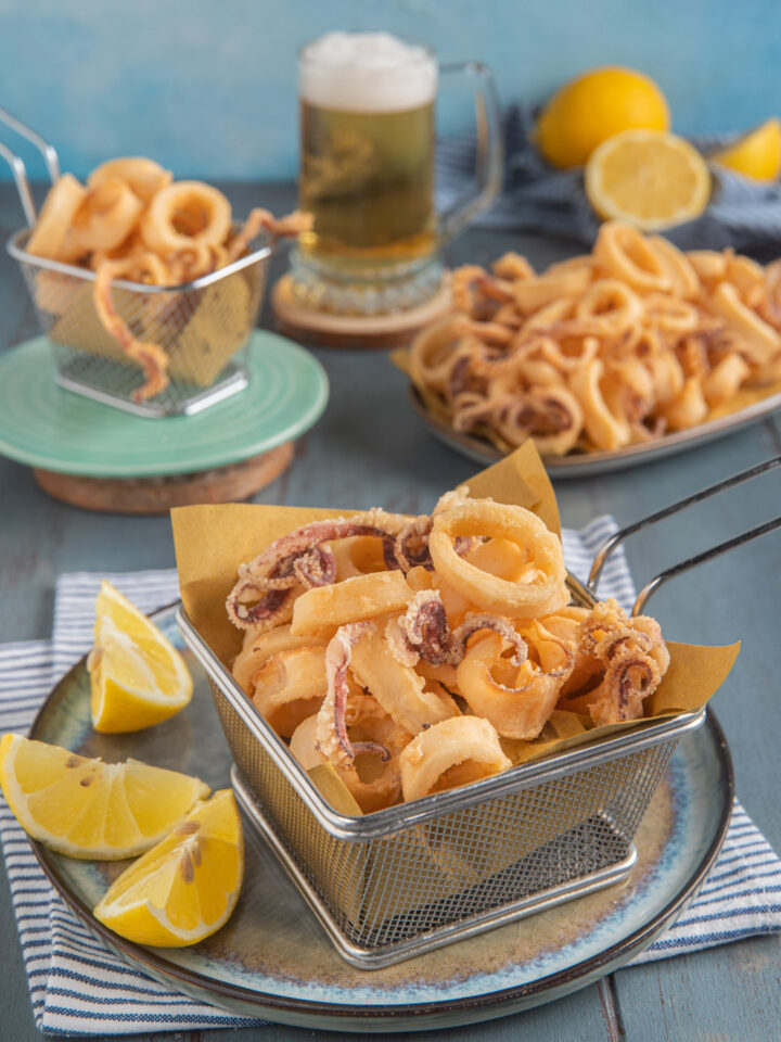 Un secondo piatto o uno street food velocissimo da preparare e ricco di gusto, capace di trasformare questi molluschi in anelli dorati e croccanti dal sapore di mare