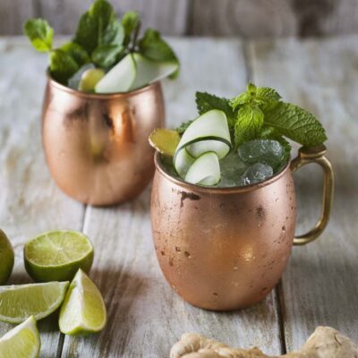 Un drink fresco e dissetante a base di vodka, ginger beer, zenzero e succo di lime