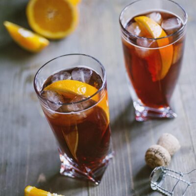 La rivisitazione "alleggerita" del classico drink di origine fiorentina dedicato al conte Negroni, in cui il gin viene sostituito dallo spumante brut