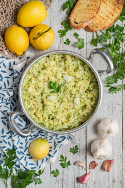 Un antipasto dal nome goliardico, tipico della cucina ligure, a base di baccalà e patate, arricchiti con pinoli, aglio e limone