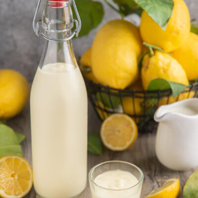 Una bevanda estiva, che racchiude tutto il gusto del limoncello, ma sotto forma di crema dalla consistenza cremosa e avvolgente