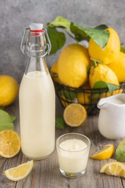 Una bevanda estiva, che racchiude tutto il gusto del limoncello, ma sotto forma di crema dalla consistenza cremosa e avvolgente