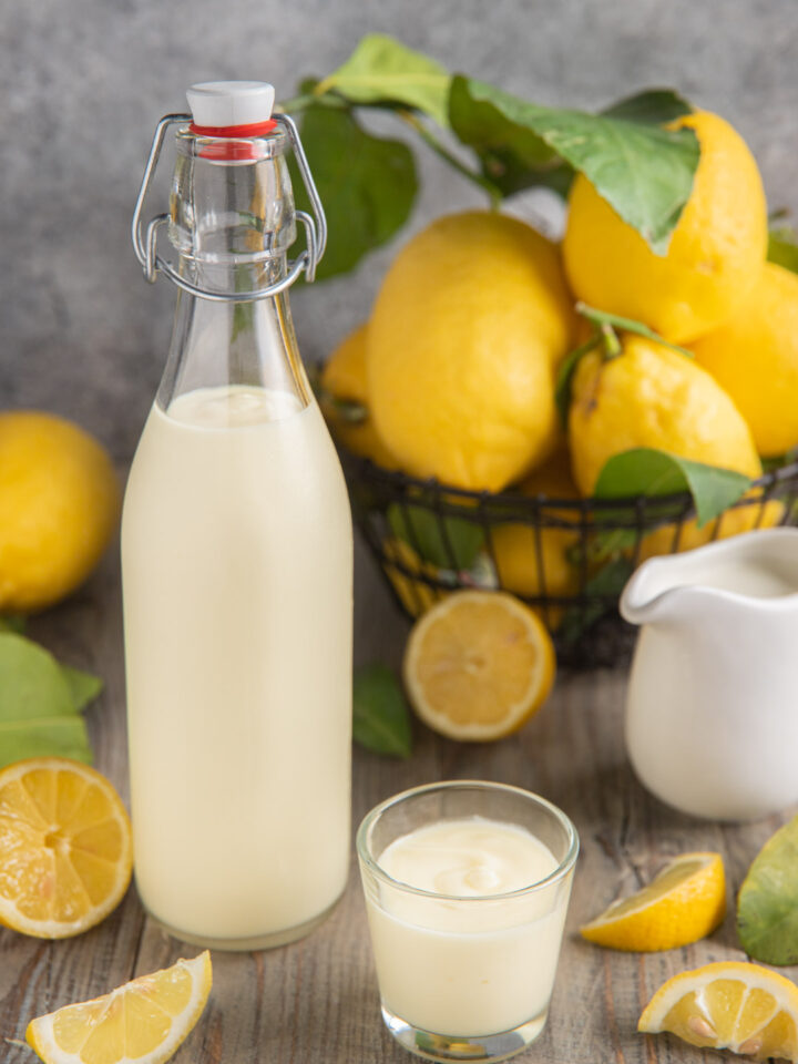 Una bevanda estiva, che racchiude tutto il gusto del limoncello, ma sotto forma di crema dalla consistenza cremosa e avvolgente