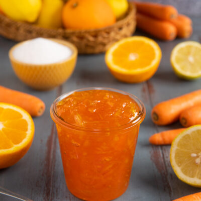 Una conserva dolce a base di carote, arance e limoni, che permette di portare in tavola tutto l'anno il colore del sole