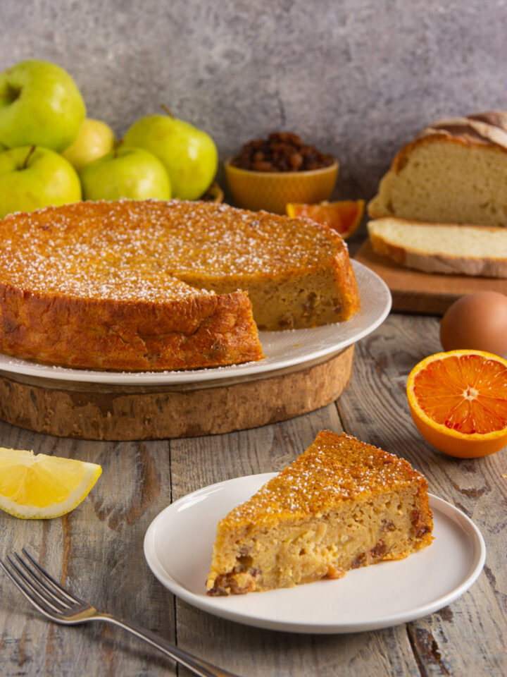 Il macafame è un dolce di recupero, tipico della tradizione contadina veneta, che si prepara con pane ammollato nel latte, uova, mele, cannella, uvetta e scorza di agrumi