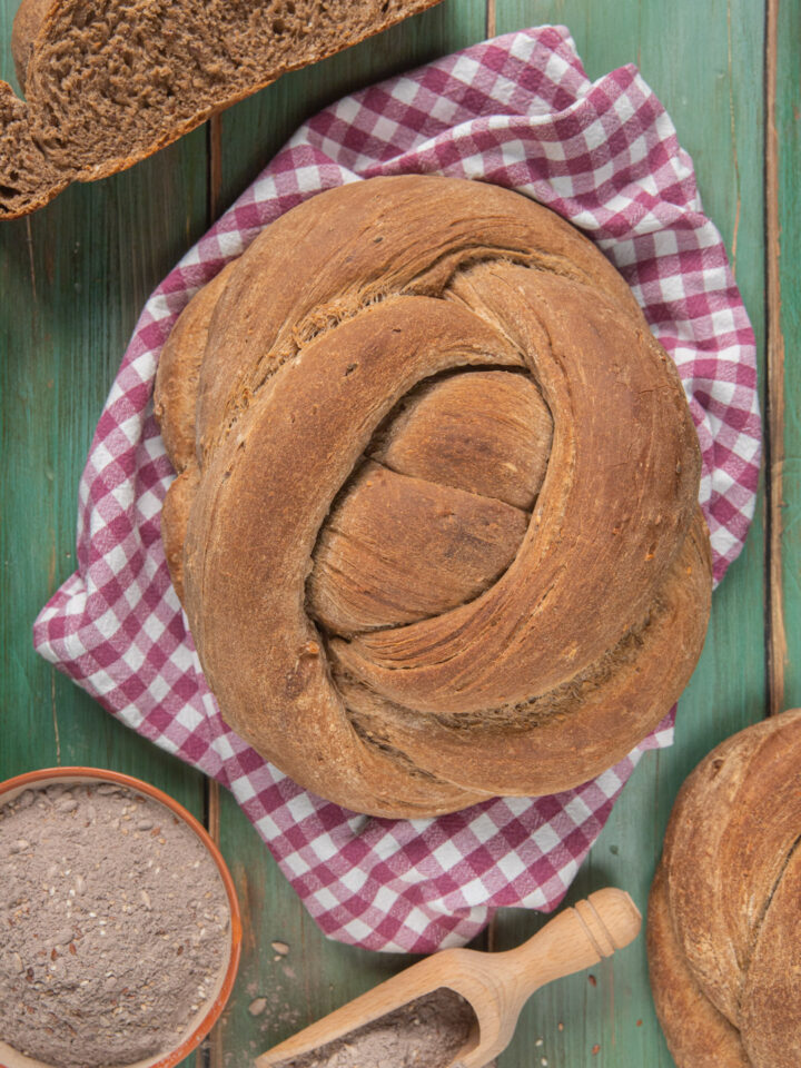 Un pane dalla forma particolare che ricorda quella di un fiore, a base di farina di cereali