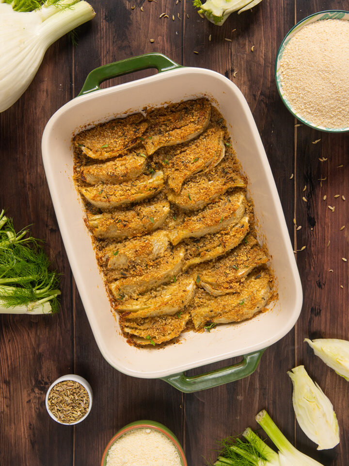 Un contorno vegetariano, semplicissimo da preparare ma ricco di gusto e dalla consistenza unica grazie alla croccante gratinatuta ottenuta con la cottura in forno
