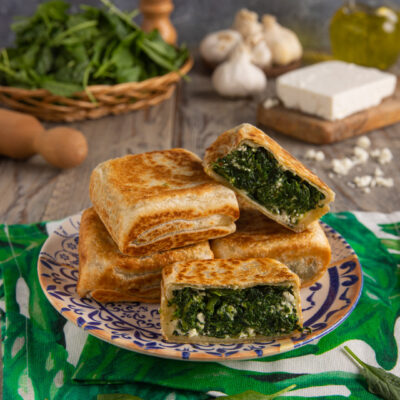 Gözleme Gözleme è una focaccia tradizionale turca Farcita con ingredienti freschi come spinaci, formaggio feta o carne macinata.