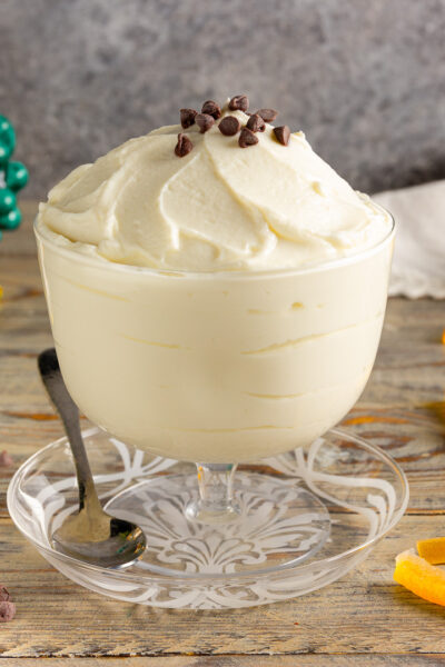 Crema di ricotta è un dolce tipico della tradizione culinaria dell'isola, a base di ricotta fresca, zucchero e aromi,