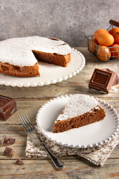 Torta cioccolatino Caratterizzata da una consistenza morbida e leggermente umida, ricorda proprio un grande cioccolatino ed è senza farina.
