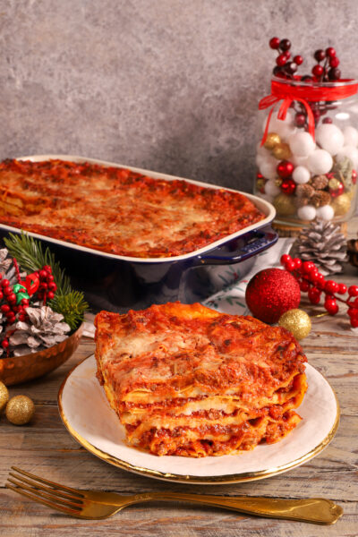 Lasagne delle Feste sono il simbolo della tradizione italiana in tavola, un piatto ricco e saporito che unisce famiglia e amici nei momenti speciali.