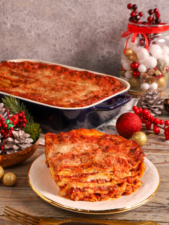 Lasagne delle Feste sono il simbolo della tradizione italiana in tavola, un piatto ricco e saporito che unisce famiglia e amici nei momenti speciali.