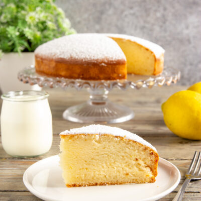 Torta allo yogurt senza uova per chi cerca una ricetta leggera, soffice e facile da preparare, senza rinunciare al gusto.