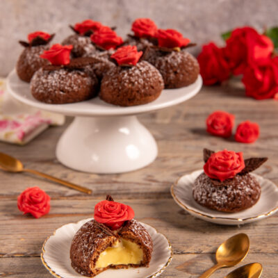 Bignè craqueline al cioccolato e crema zabaione sono dolceti deliziosi adatti per San Valentino!
