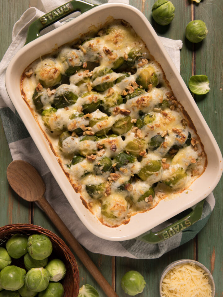 Cavoletti di Bruxelles gratinati piccoli scrigni conditi con besciamella e formaggio