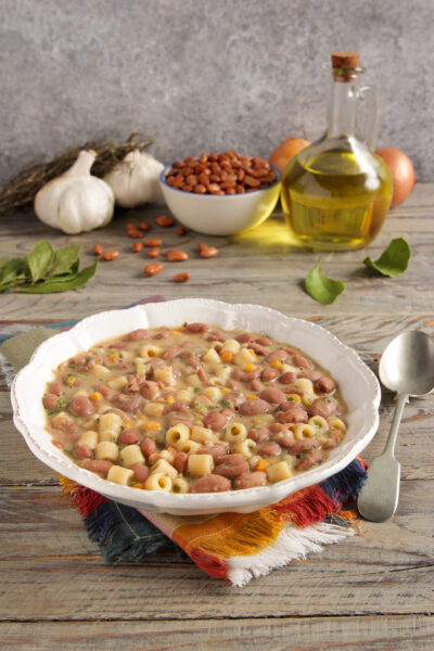 Minestra di fagioli un primo piatto semplice e rustico ma ricco di sapore!