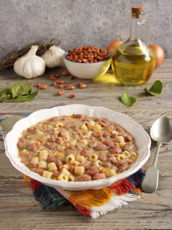 Minestra di fagioli un primo piatto semplice e rustico ma ricco di sapore!