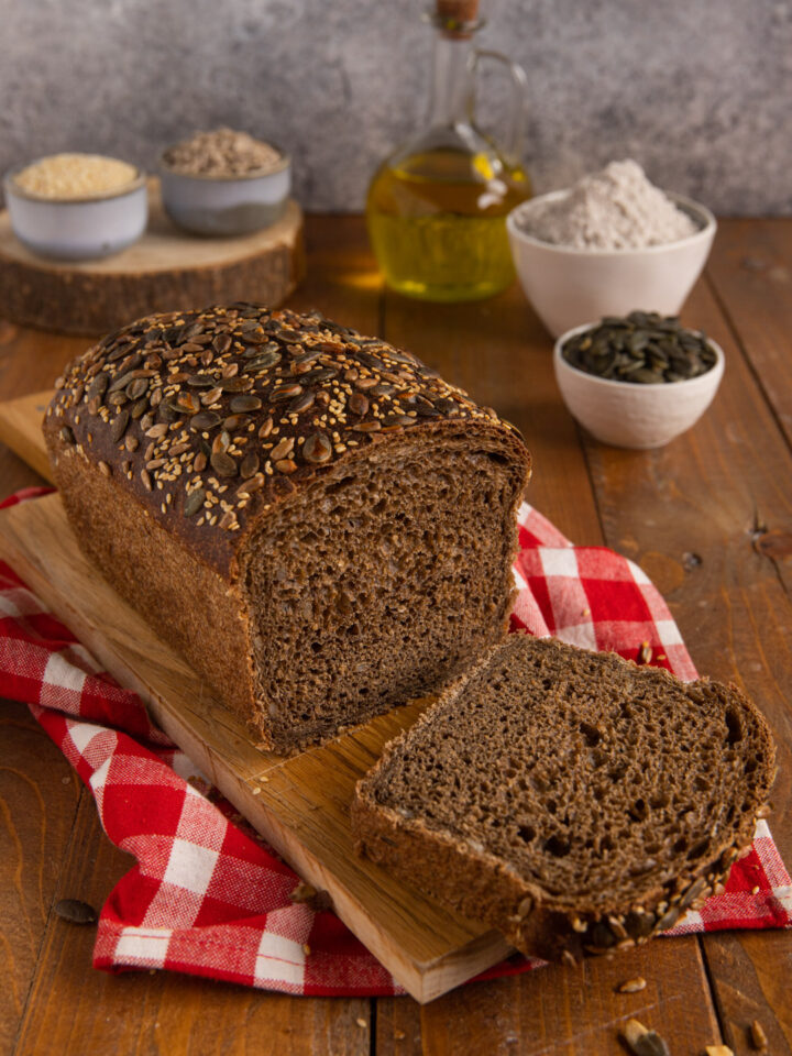 Pane nero in cassetta