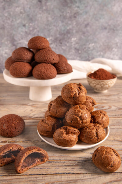 Pasta choux per bignè al cacao Un impasto di base per ottenere bignè semplici e craqueline
