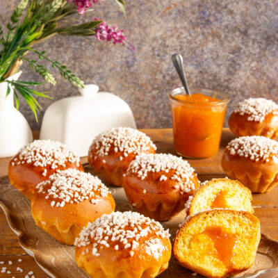 Briochine al burro Soffici e profumate, perfette per la colazione o la merenda.