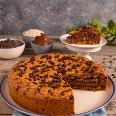 Torta Cookies croccante fuori e cremosa dentro con gocce e ripieno al cioccolato