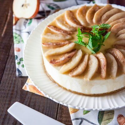 Cheesecake senza glutine pere e cannella un dessert autunnale dal sapore speziato e avvolgente