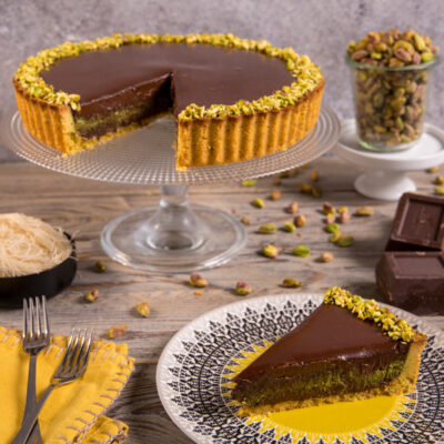 Crostata Dubai Cioccolato e Pistacchio con croccante pasta fillo e crema di pistacchio